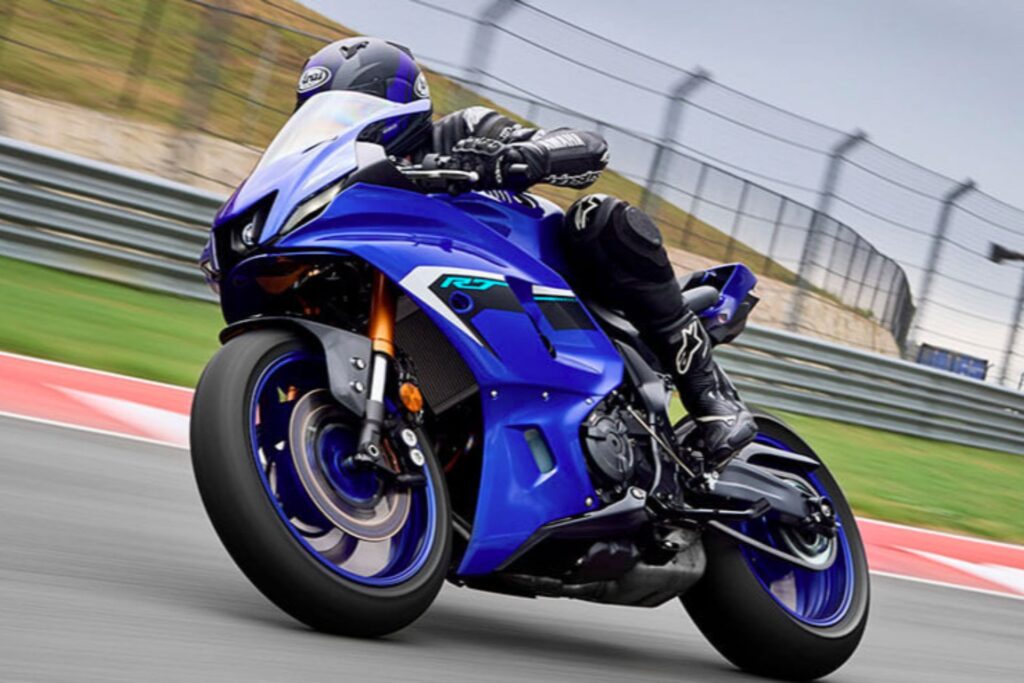 Yamaha R7